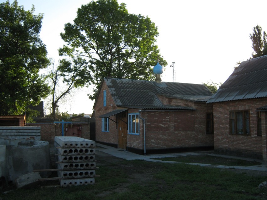 Церковь Покрова Пресвятой Богородицы (временная), Прохладный (Прохладненский район, Республика Кабардино-Балкария). общий вид в ландшафте