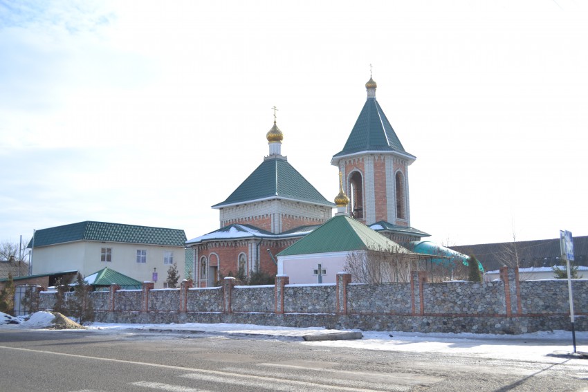 Церковь Александра Невского, Александровская (Майский район, Республика Кабардино-Балкария). общий вид в ландшафте