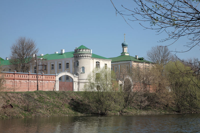 Льва Толстого, село. Тихонова пустынь. Церковь иконы Божией Матери 