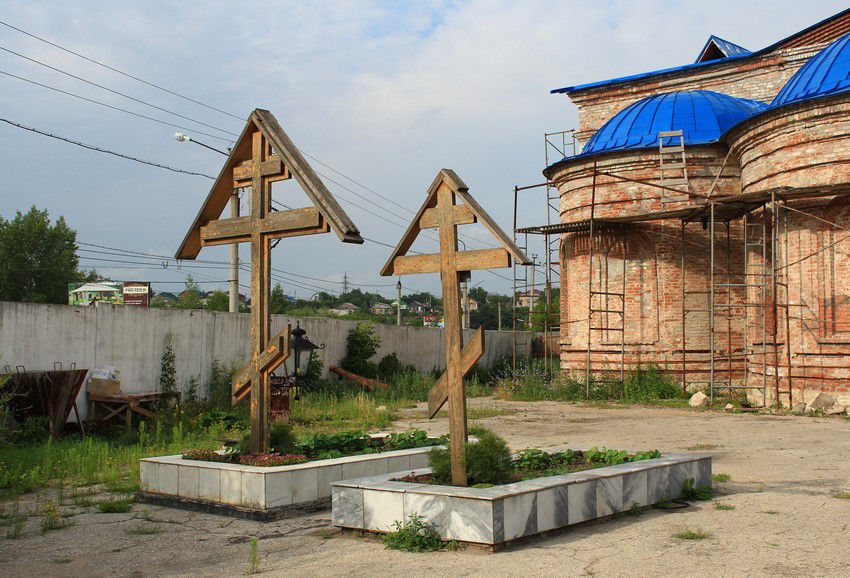 Вознесенский мужской монастырь, Сызрань (Сызрань, город, Самарская область). архитектурные детали, Существующий монастырский некрополь (историческое кладбище на Монастырской горе находилось ближе к реке, т.е. за забором, где сейчас проходит ул. Монастырская)