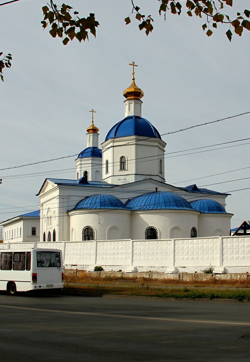 общий вид в ландшафте. Вознесенский мужской монастырь. Церковь Феодоровской иконы Божией Матери, Сызрань (Сызрань, город, Самарская область)