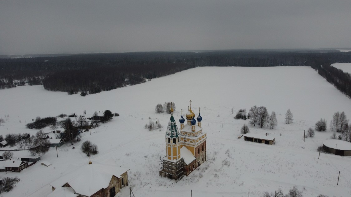 Храмовый комплекс. Церкви Владимирской иконы Божией Матери и Николая Чудотворца, Чечкино-Богородское (Шуйский район, Ивановская область). общий вид в ландшафте