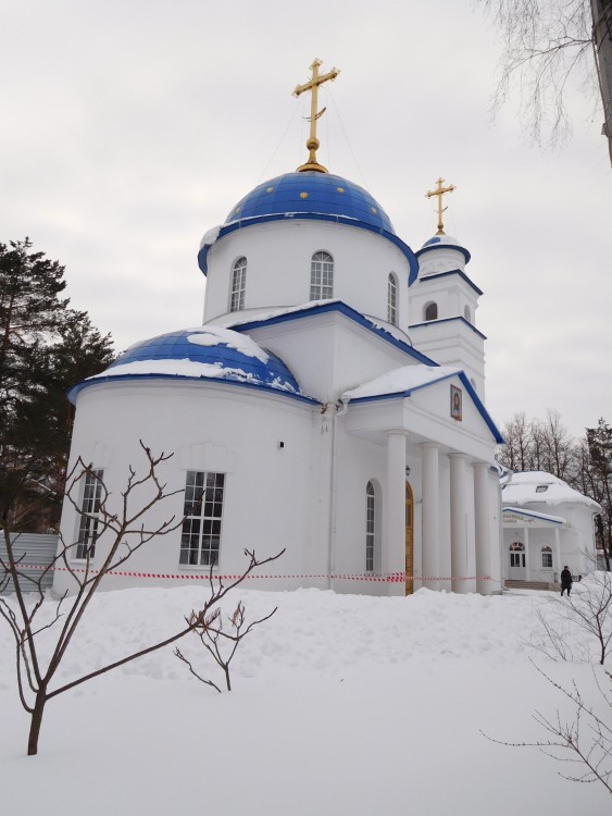 Брянск. Церковь Иоанна Кронштадтского. фасады