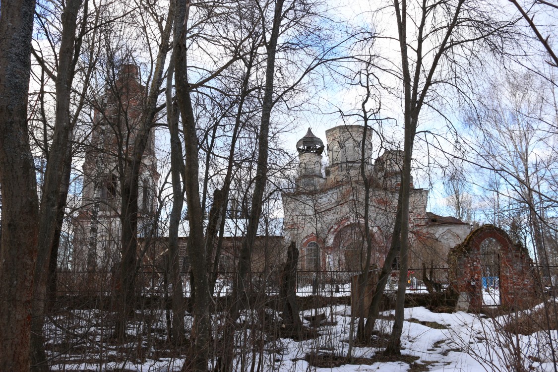 Церковь Покрова Пресвятой Богородицы, Правдино (Некоузский район, Ярославская область). общий вид в ландшафте, Вид с юга