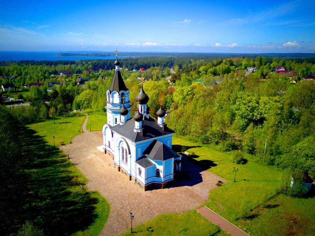 Церкви Гатчины осенью