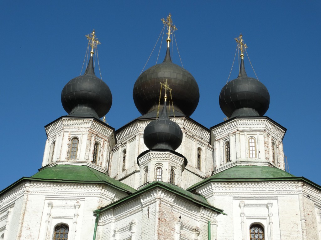 Собор Воскресения Христова, Старочеркасская (Аксайский район, Ростовская область). архитектурные детали, Сейчас купола черные, а не зеленые