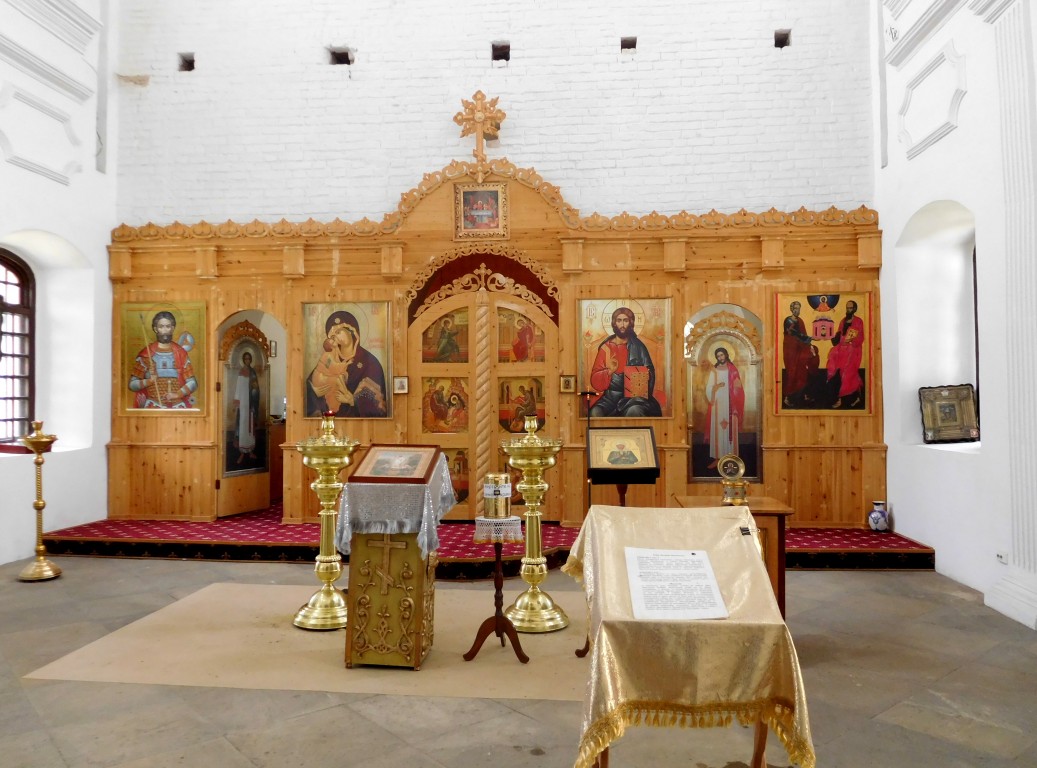 Церковь Петра и Павла, Старочеркасская (Аксайский район, Ростовская область). интерьер и убранство, Иконостас церкви. Церковь действует.