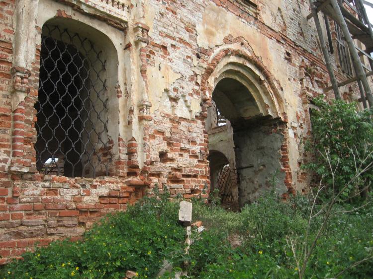 Собор Воскресения Христова, Буреги (Старорусский район, Новгородская область). архитектурные детали, Главный вход в храм