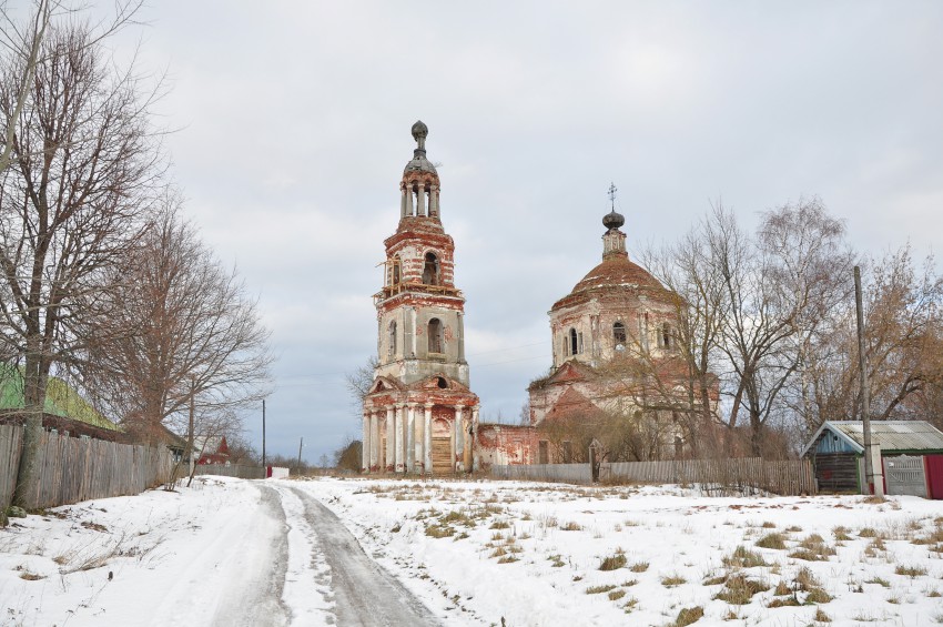 Церковь Троицы Живоначальной (Михаила Архангела), Кузнецово (Рамешковский район, Тверская область). общий вид в ландшафте, 1812 г. Троицкая церковь