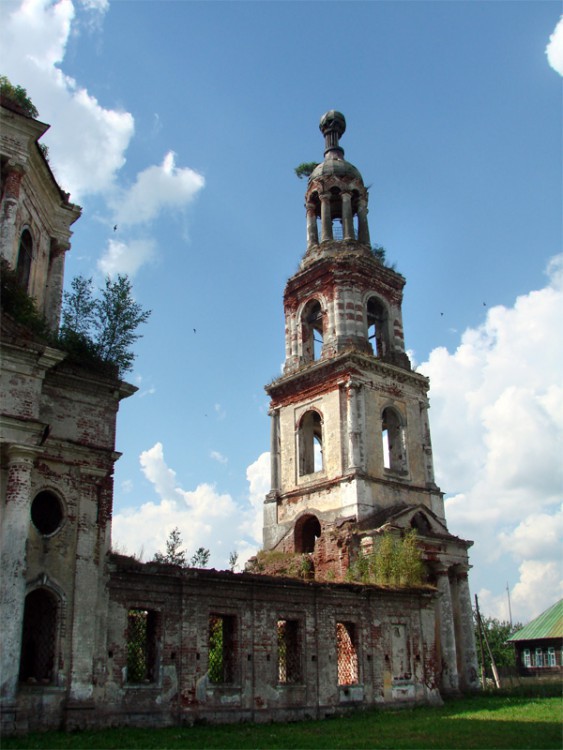 Церковь Троицы Живоначальной (Михаила Архангела), Кузнецово (Рамешковский район, Тверская область). архитектурные детали, Колокольня, вид с севера