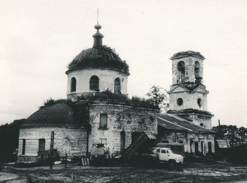 Нестерово. Церковь Троицы Живоначальной. фасады