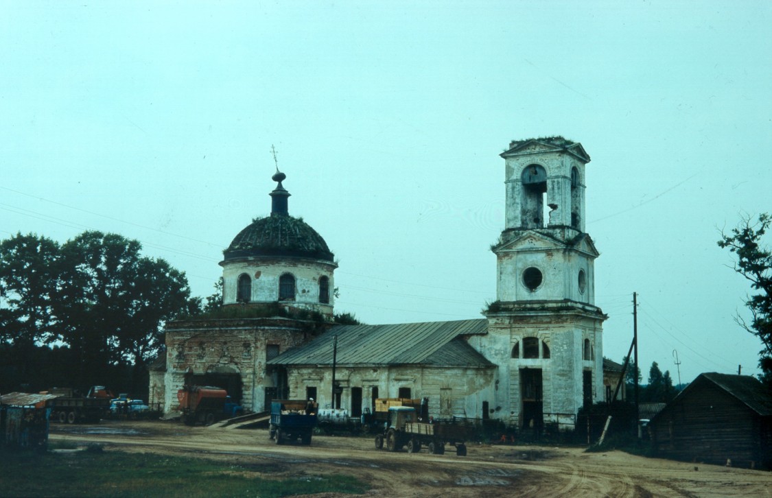 Нестерово. Церковь Троицы Живоначальной. фасады, 1994