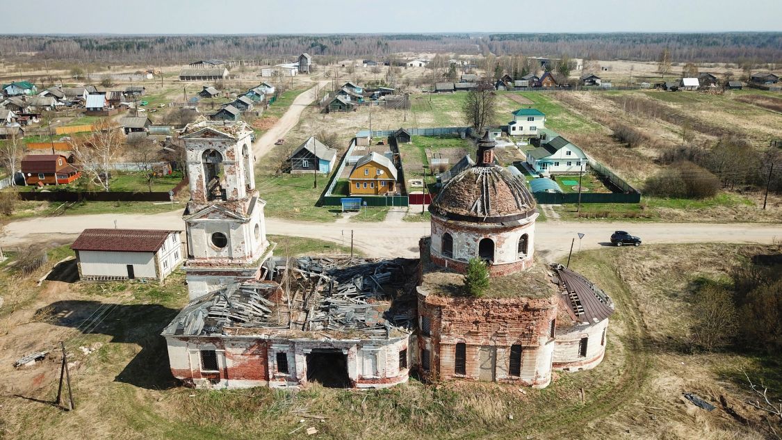 Нестерово. Церковь Троицы Живоначальной. общий вид в ландшафте