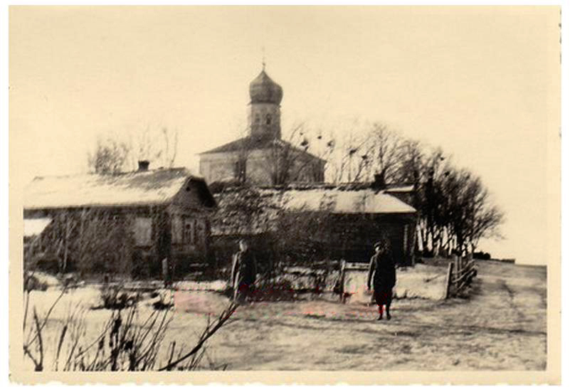 Церковь Покрова Пресвятой Богородицы, Нововасильевское (Лотошинский городской округ, Московская область). архивная фотография, Вид на храм с востока. Фото 1941 г. с аукциона e-bay.de