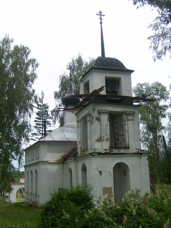 Мугреево-Никольское. Церковь Артемия Веркольского. общий вид в ландшафте