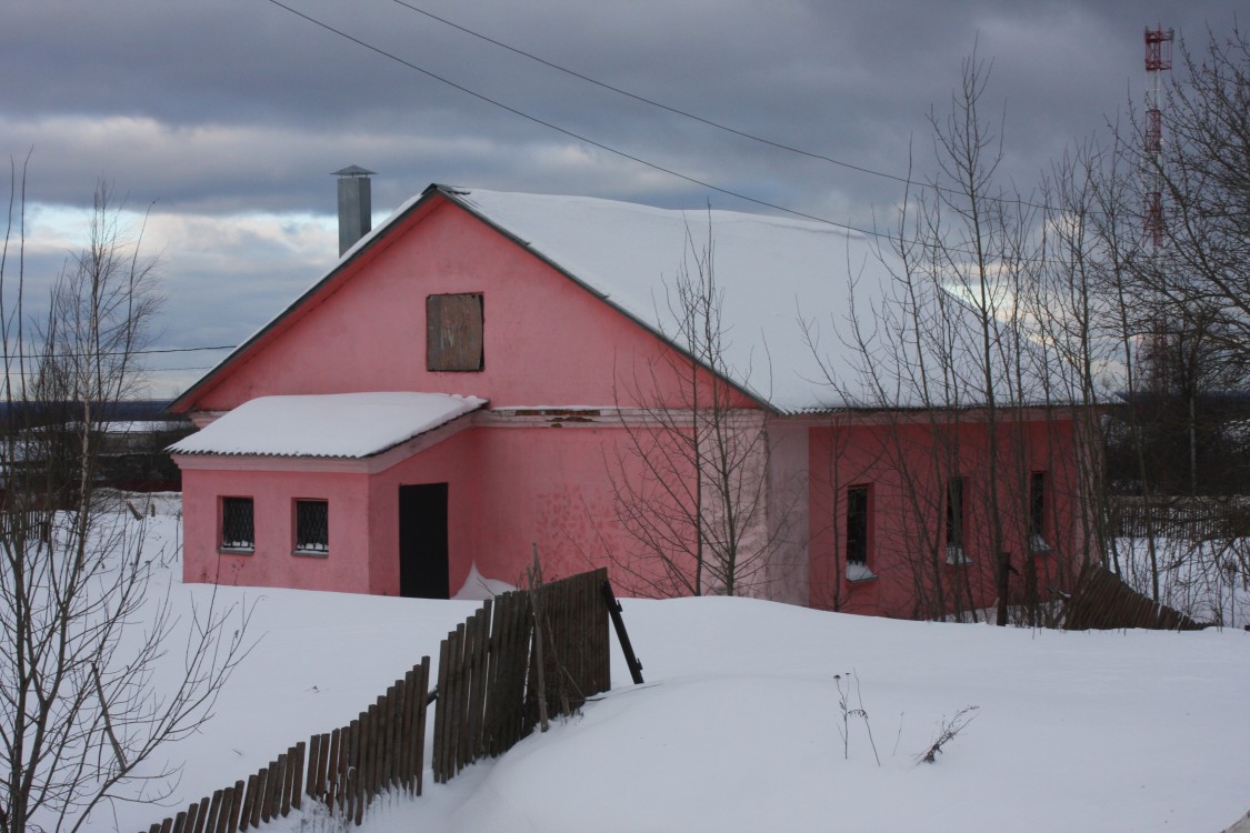 Церковь Петра и Павла, Павельцево (Клинский городской округ, Московская область). фасады, Бывшее здание храма.