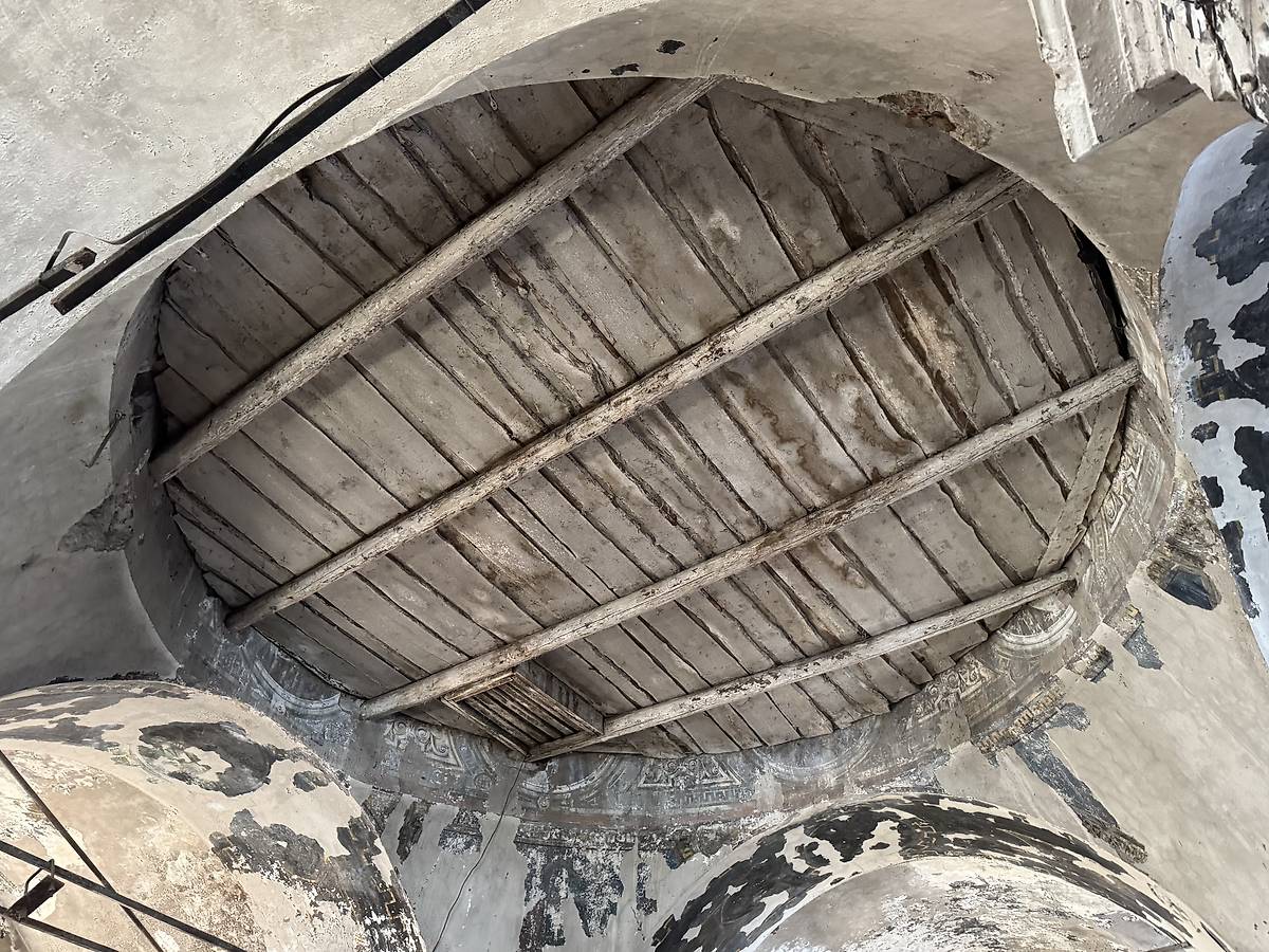 Потолок-заглушка, отделяющий основной объём от светового барабана, интерьер и убранство. Церковь Рождества Пресвятой Богородицы, Шестаково (Волоколамский городской округ, Московская область)