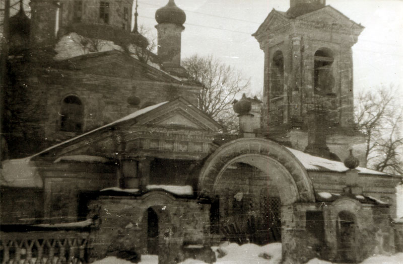 Церковь Покрова Пресвятой Богородицы, Покровское (Шестаковская с/а) (Волоколамский городской округ, Московская область). архивная фотография, Фото 1956 г.