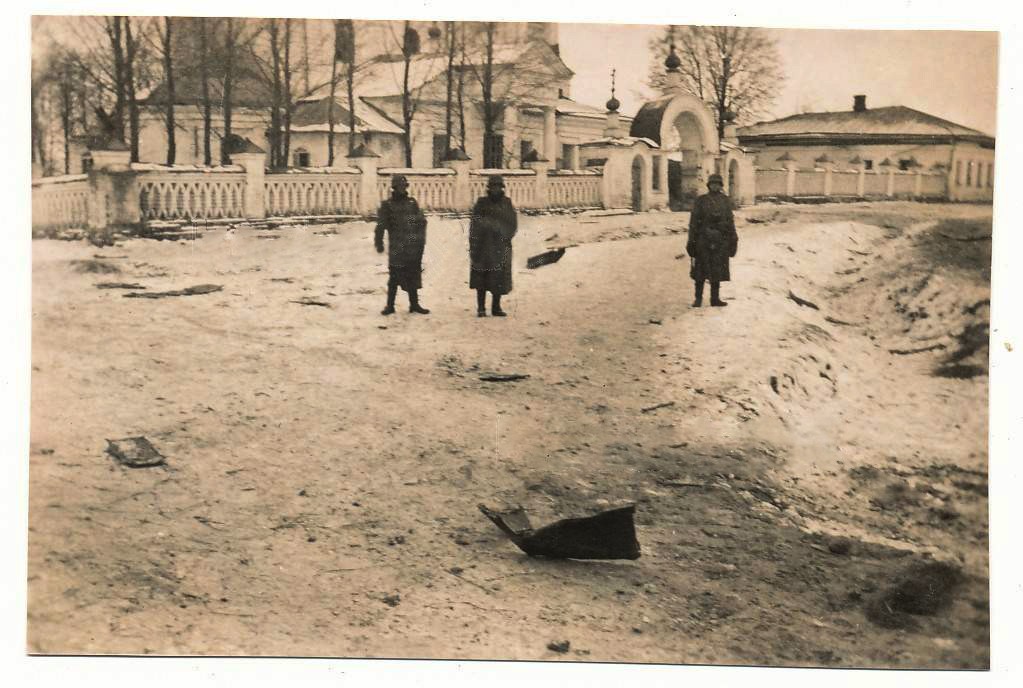 Церковь Покрова Пресвятой Богородицы, Покровское (Шестаковская с/а) (Волоколамский городской округ, Московская область). архивная фотография, Фрагмент фасада. Фото 1941 г. с аукциона e-bay.de