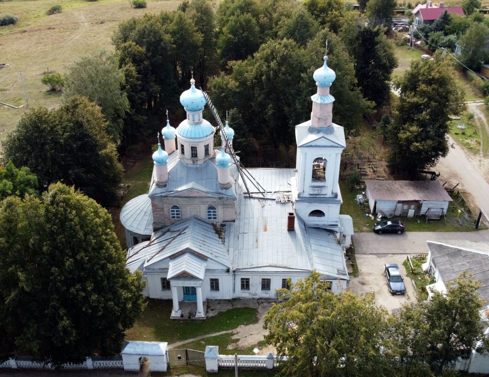 Покровское (Шестаковская с/а). Церковь Покрова Пресвятой Богородицы. общий вид в ландшафте