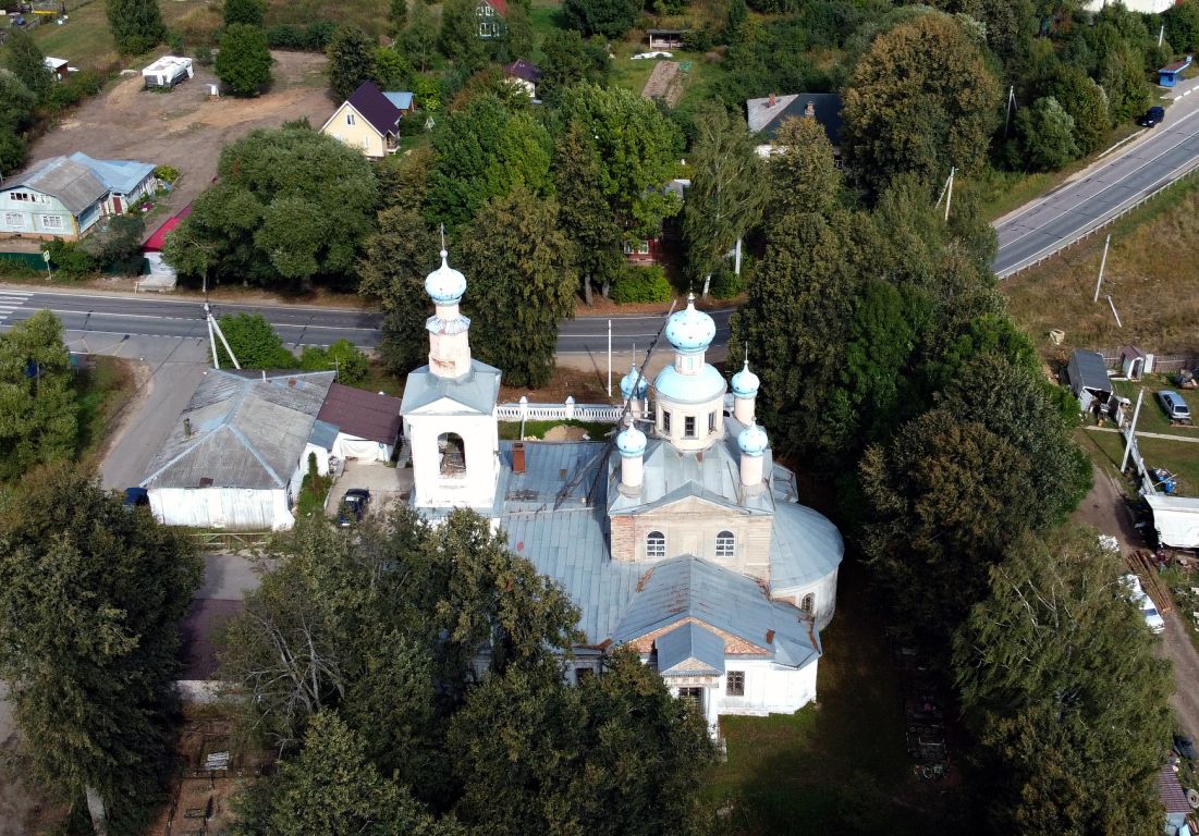 Церковь Покрова Пресвятой Богородицы, Покровское (Шестаковская с/а) (Волоколамский городской округ, Московская область). общий вид в ландшафте