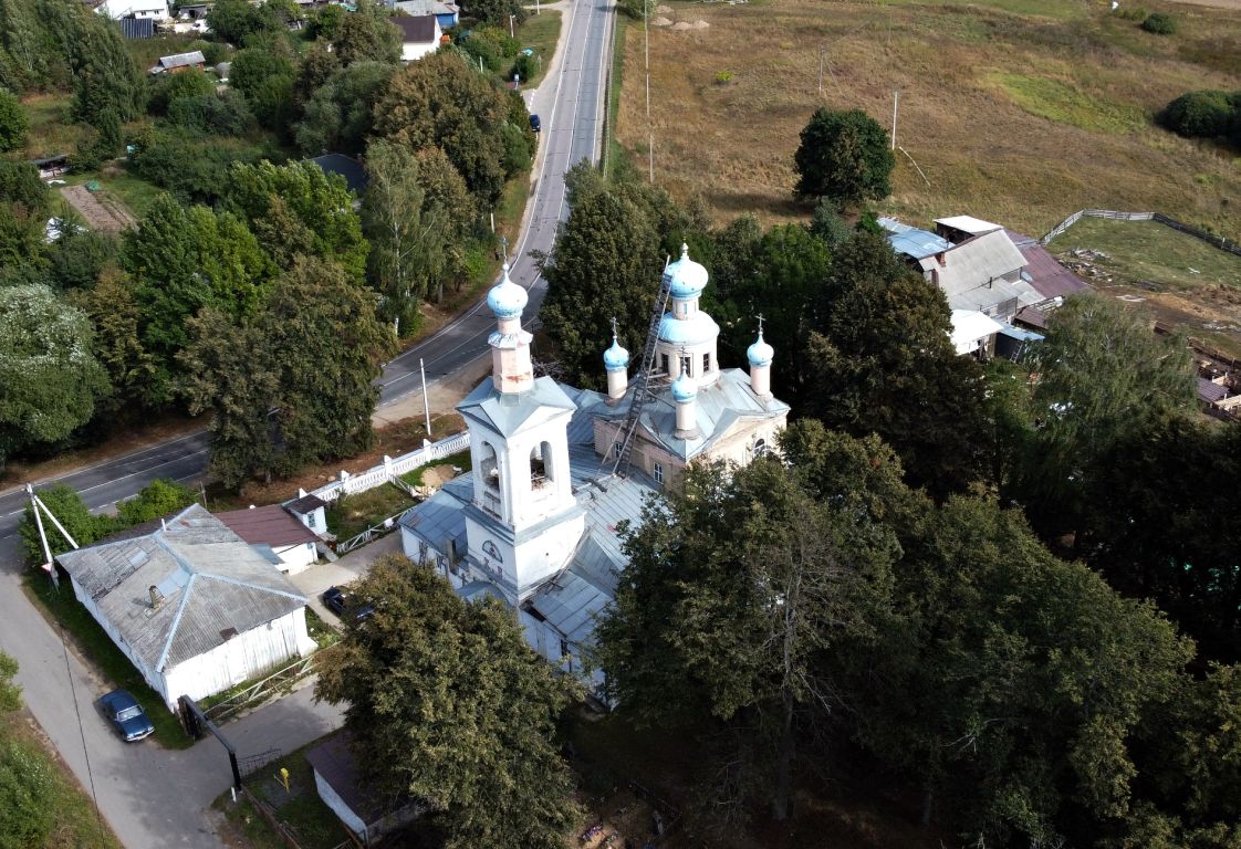 Церковь Покрова Пресвятой Богородицы, Покровское (Шестаковская с/а) (Волоколамский городской округ, Московская область). общий вид в ландшафте