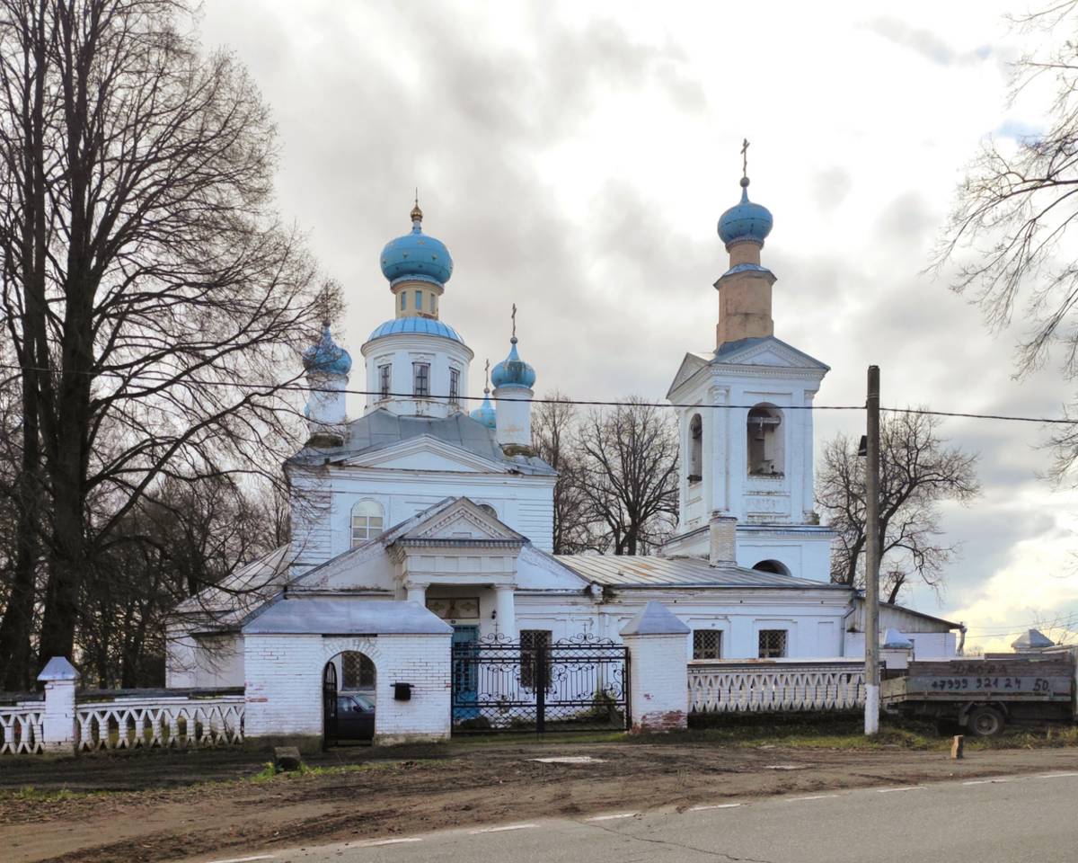 Церковь Покрова Пресвятой Богородицы, Покровское (Шестаковская с/а) (Волоколамский городской округ, Московская область). общий вид в ландшафте