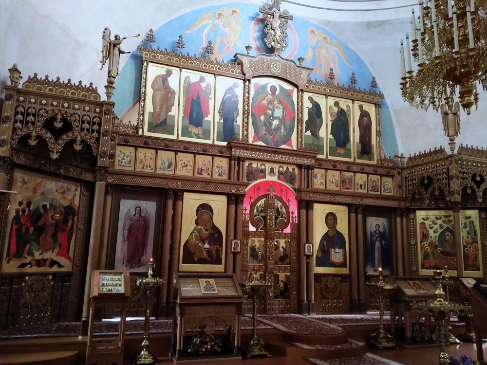 Собор Успения Пресвятой Богородицы, Козельск (Козельский район, Калужская область). интерьер и убранство, интерьер собора (главный иконостас)