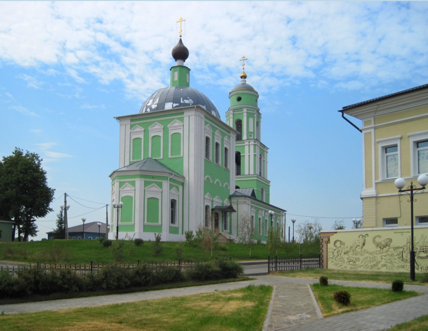 Церковь Сошествия Святого Духа, Козельск (Козельский район, Калужская область). общий вид в ландшафте