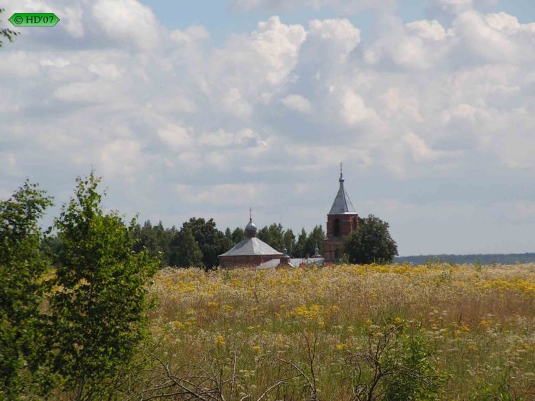 Церковь Введения во храм Пресвятой Богородицы, Верхнее Алопово (Перемышльский район, Калужская область). общий вид в ландшафте