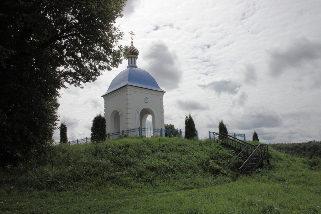 Часовня Николая Чудотворца, Товарково (Дзержинский район, Калужская область). общий вид в ландшафте