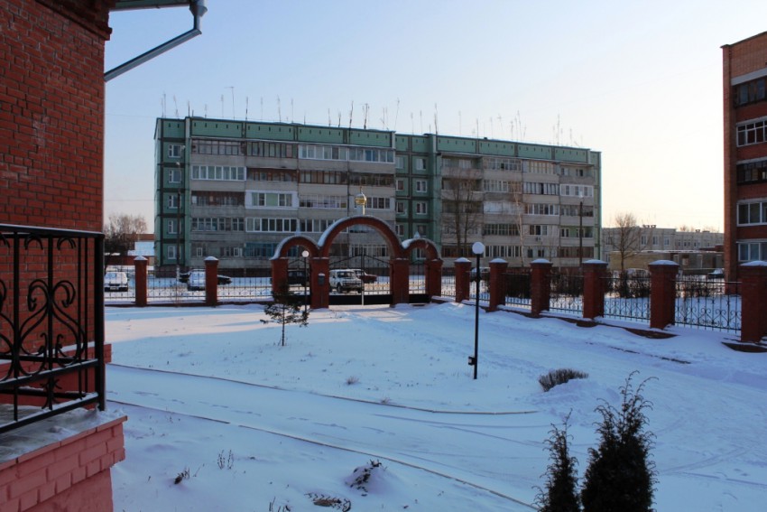 Церковь Серафима Саровского, Воротынск, посёлок (Бабынинский район, Калужская область). дополнительная информация, Ворота