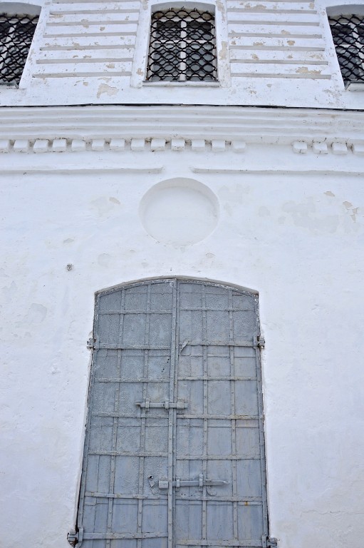 Тархово. Церковь Вознесения Господня. архитектурные детали, Старинная кованая дверь-ровесница храму