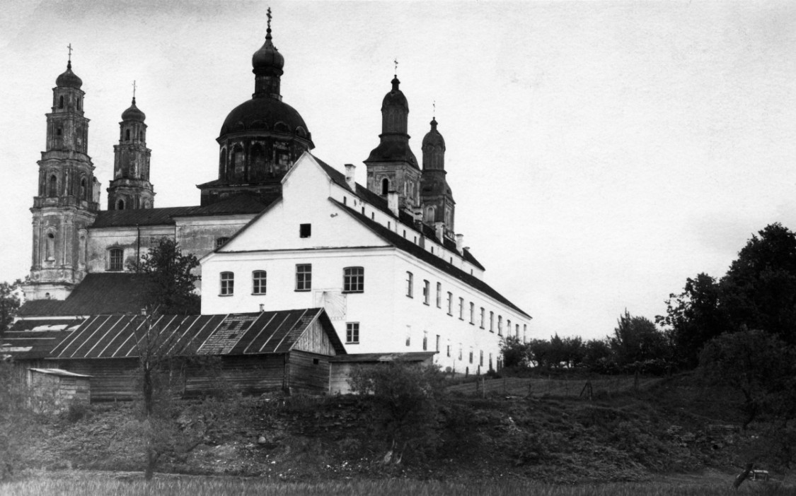 Кафедральный собор Рождества Пресвятой Богородицы, Глубокое (Глубокский район, Беларусь, Витебская область). архивная фотография, На фотографии польского периода видны все четыре башни костёла, 1920-1929 г.г.