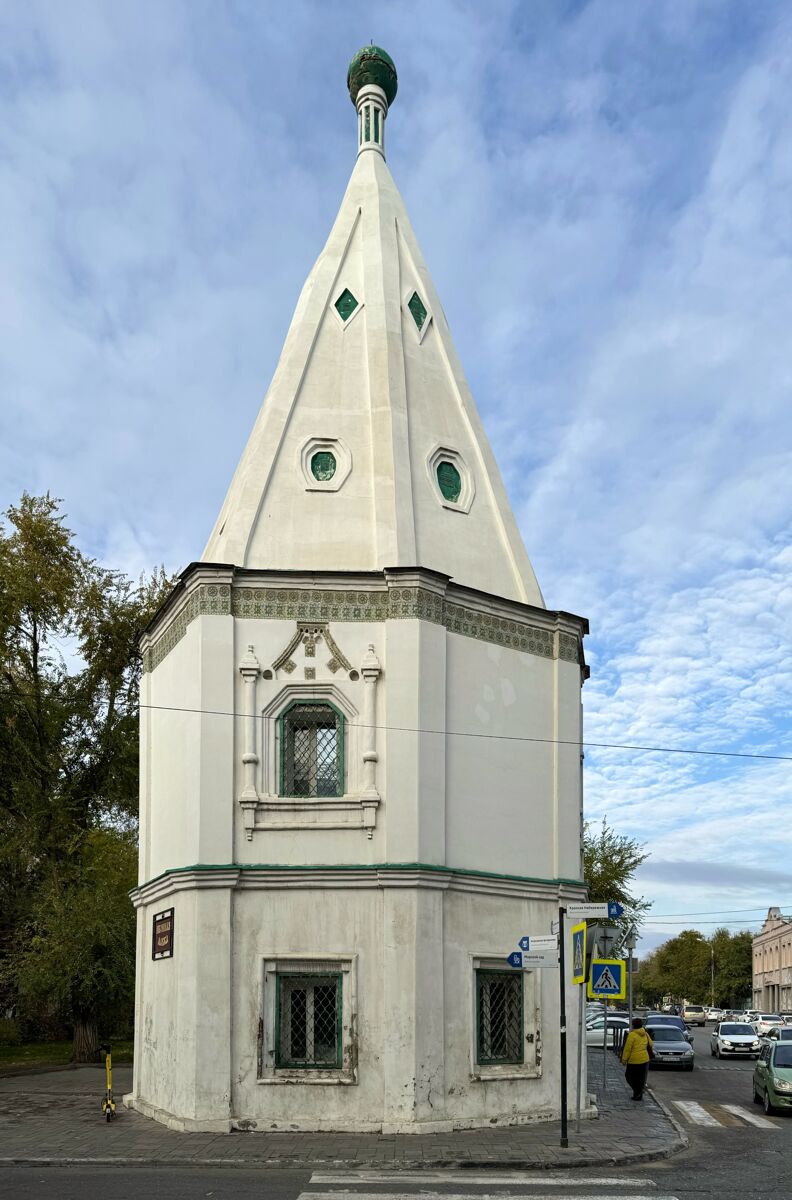 Спасо-Преображенский монастырь, Астрахань (Астрахань, город, Астраханская область). фасады, Вид через Коммунистическую улицу