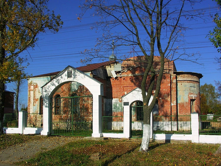 Церковь Петра и Павла (Троицы Живоначальной), Новопетровское (Истринский городской округ и ЗАТО Восход, Московская область). фасады, вид от Волоколамского шоссе