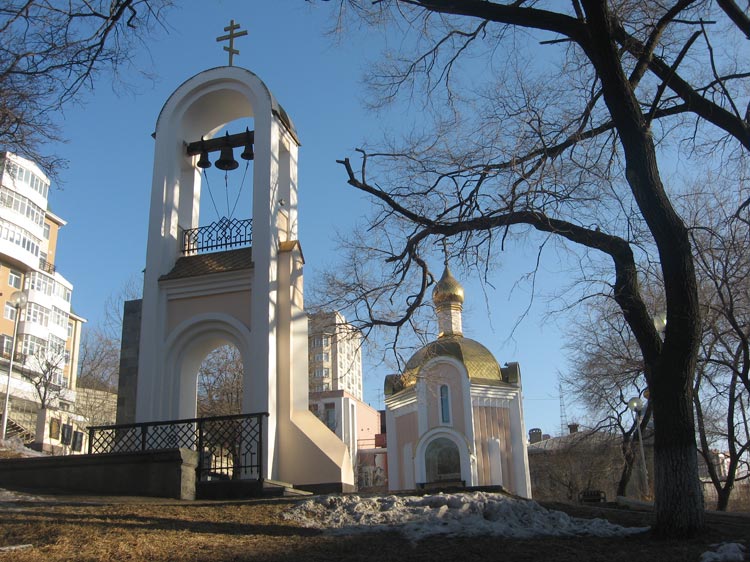 Владивосток. Церковь Татианы при ДВГТУ. общий вид в ландшафте