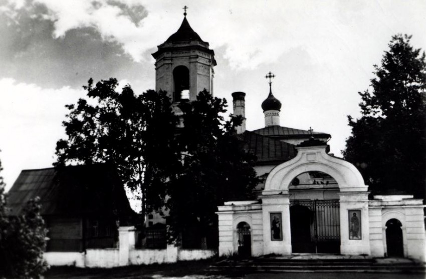 Собор Рождества Христова, Ковров (Ковровский район и г. Ковров, Владимирская область). дополнительная информация, западный фасад.до восстановления завершения колокольни и 4 угловых куполов основного объёма