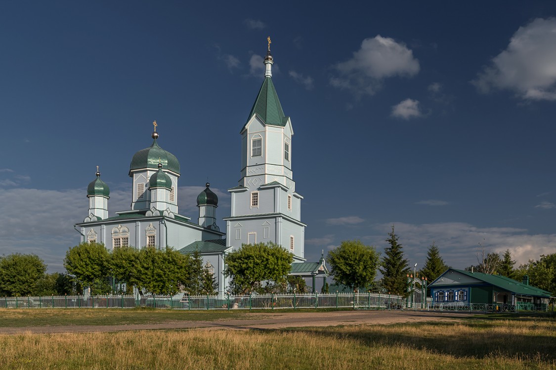 Церковь Михаила Архангела, Красные Ключи (Похвистневский район и г. Похвистнево, Самарская область). общий вид в ландшафте