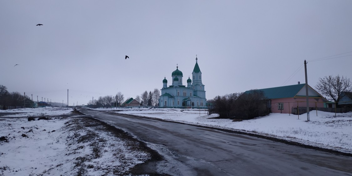 Красные Ключи. Церковь Михаила Архангела. общий вид в ландшафте