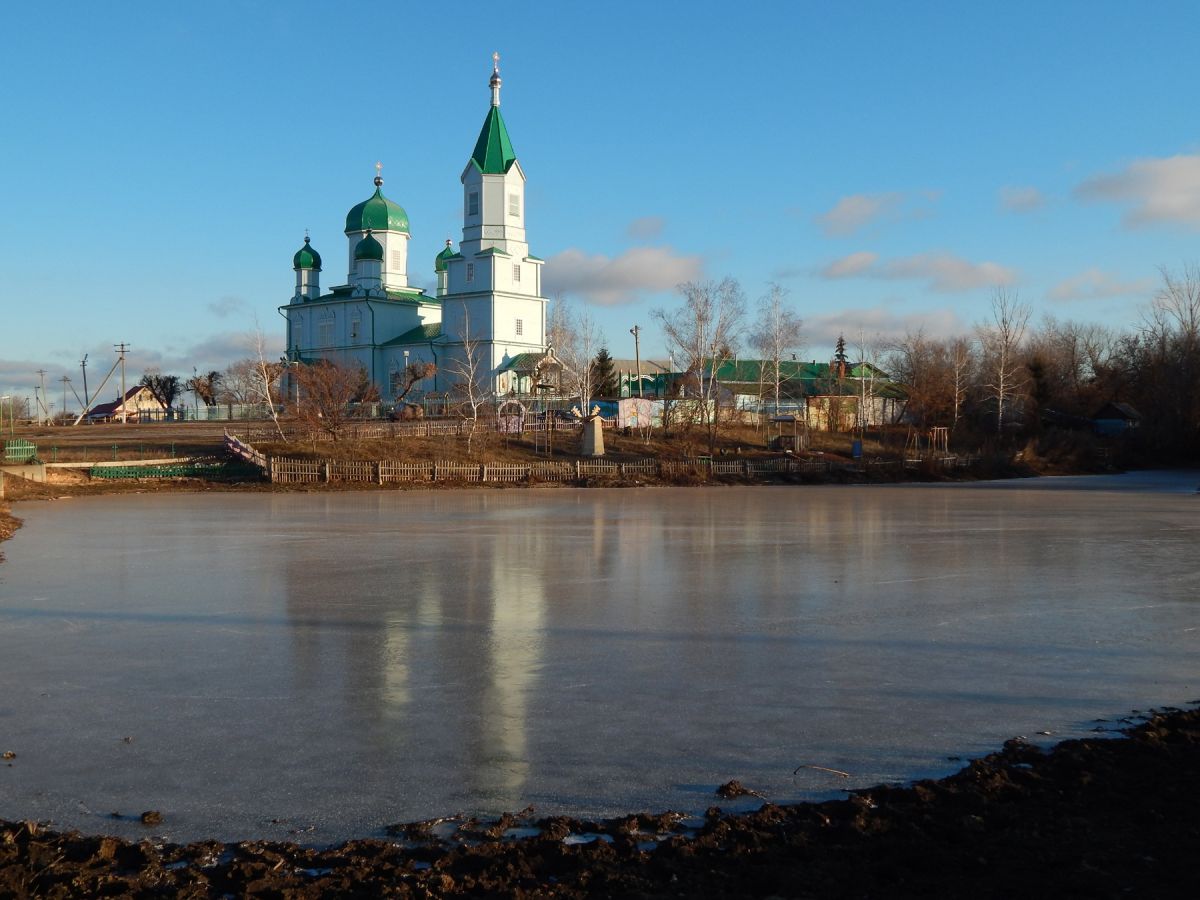 Красные Ключи. Церковь Михаила Архангела. общий вид в ландшафте