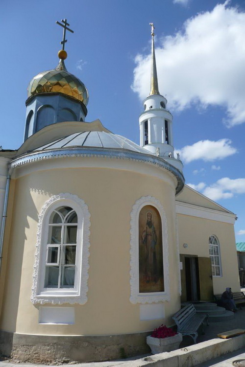 Задонск. Задонский Рождество-Богородицкий мужской монастырь. Церковь Тихона Задонского. общий вид в ландшафте