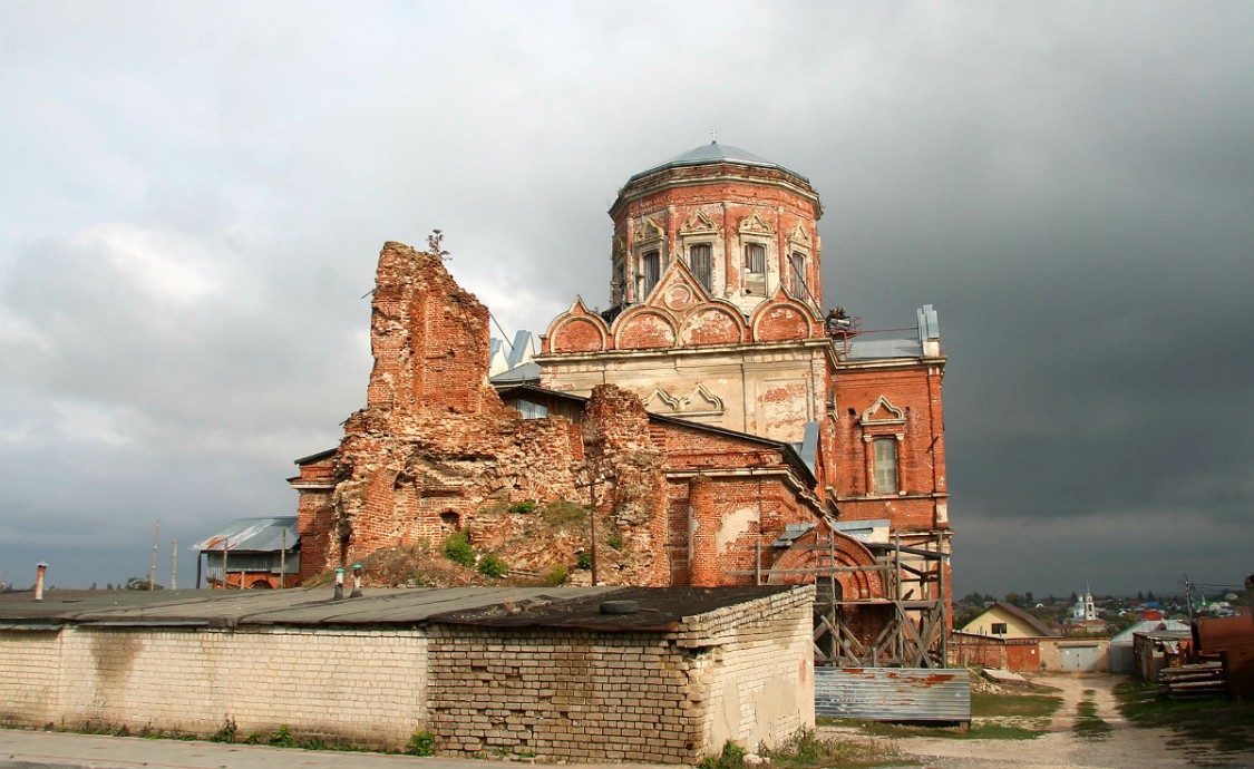 Церковь Покрова Пресвятой Богородицы, Елец (Елецкий район и г. Елец, Липецкая область). фасады, Общий вид с Октябрьской улицы