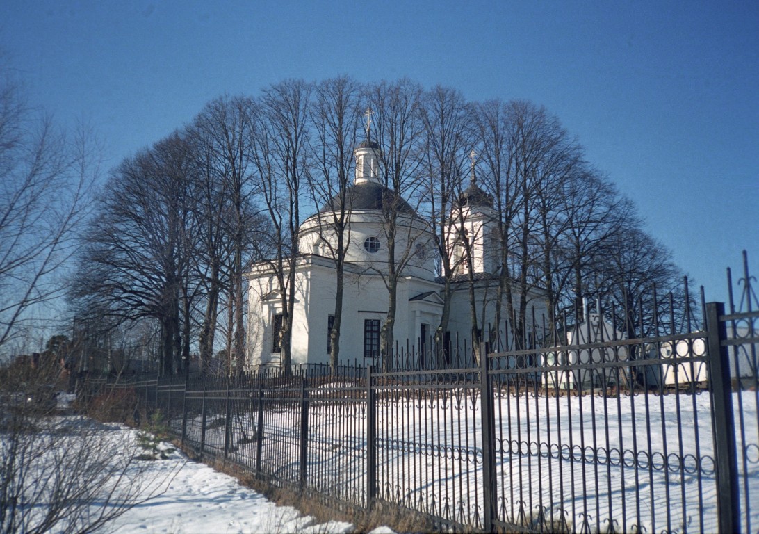 Церковь Спаса Нерукотворного Образа, Иславское (Одинцовский городской округ и ЗАТО Власиха, Краснознаменск, Московская область). общий вид в ландшафте