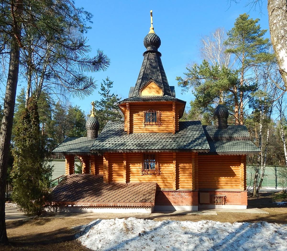 общий вид в ландшафте. Часовня Бориса и Глеба, Бузаево (Одинцовский городской округ и ЗАТО Власиха, Краснознаменск, Московская область)