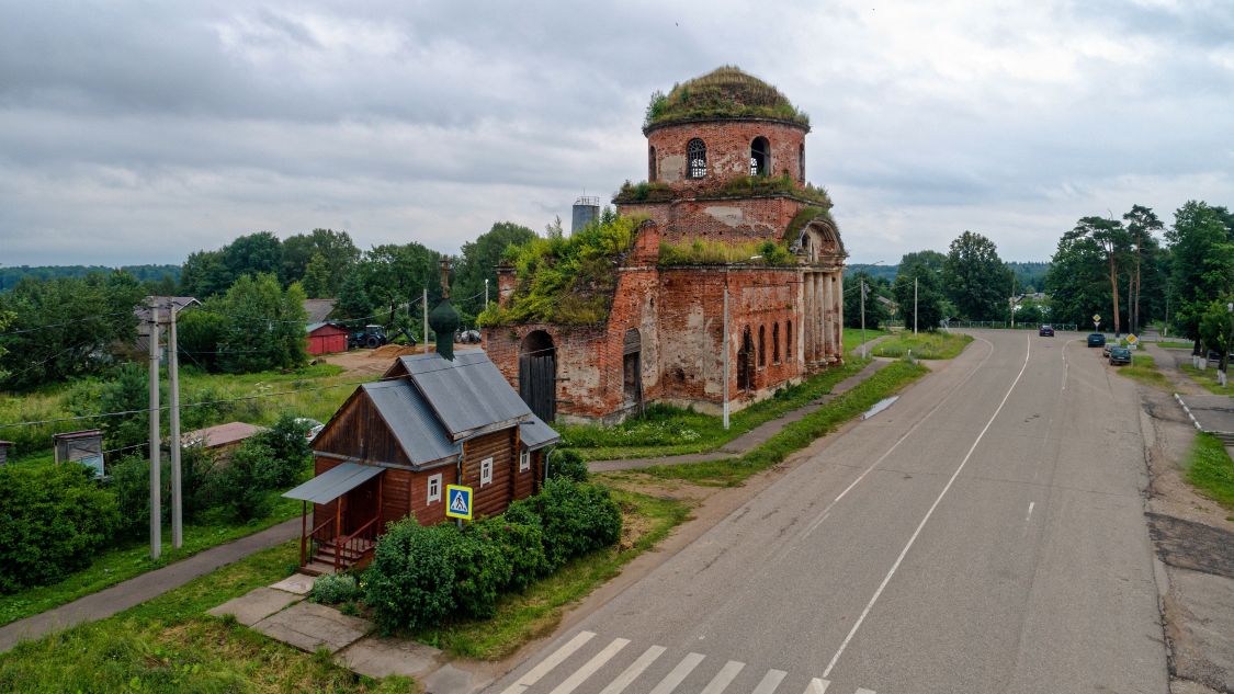 Болычево. Церковь Троицы Живоначальной. фасады