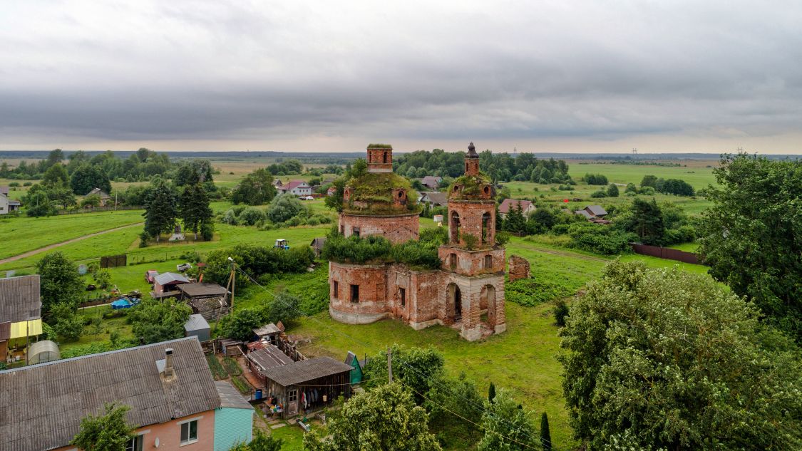 Церковь Николая Чудотворца, Карачарово (Волоколамский городской округ, Московская область). общий вид в ландшафте