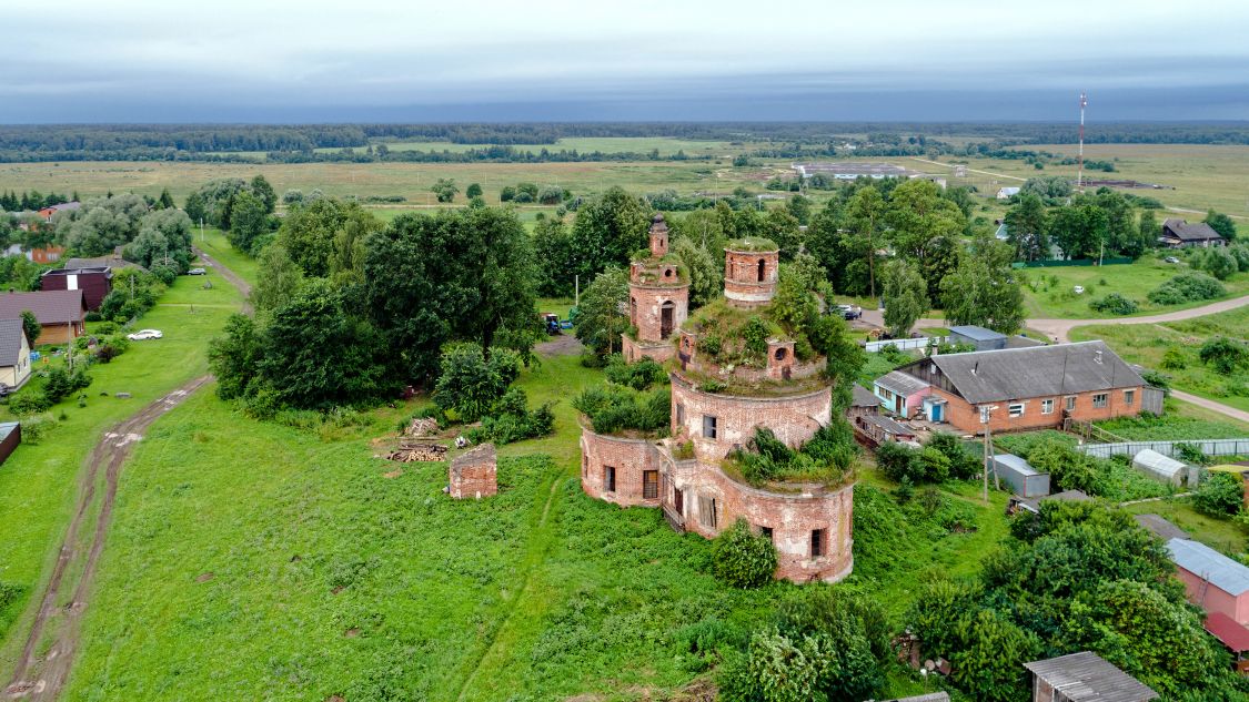 Церковь Николая Чудотворца, Карачарово (Волоколамский городской округ, Московская область). общий вид в ландшафте