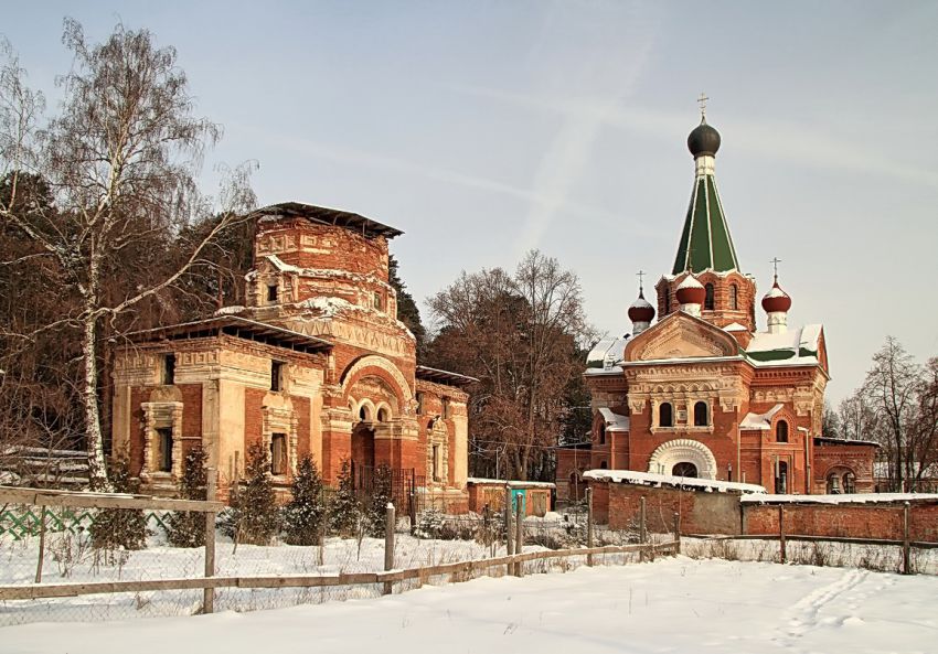 Серпухов. Церковь Спаса Нерукотворного Образа. общий вид в ландшафте