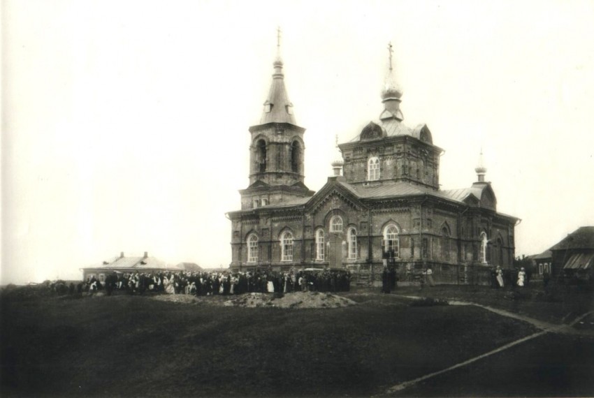 Кременское. Церковь Воскресения Христова (новая). архивная фотография